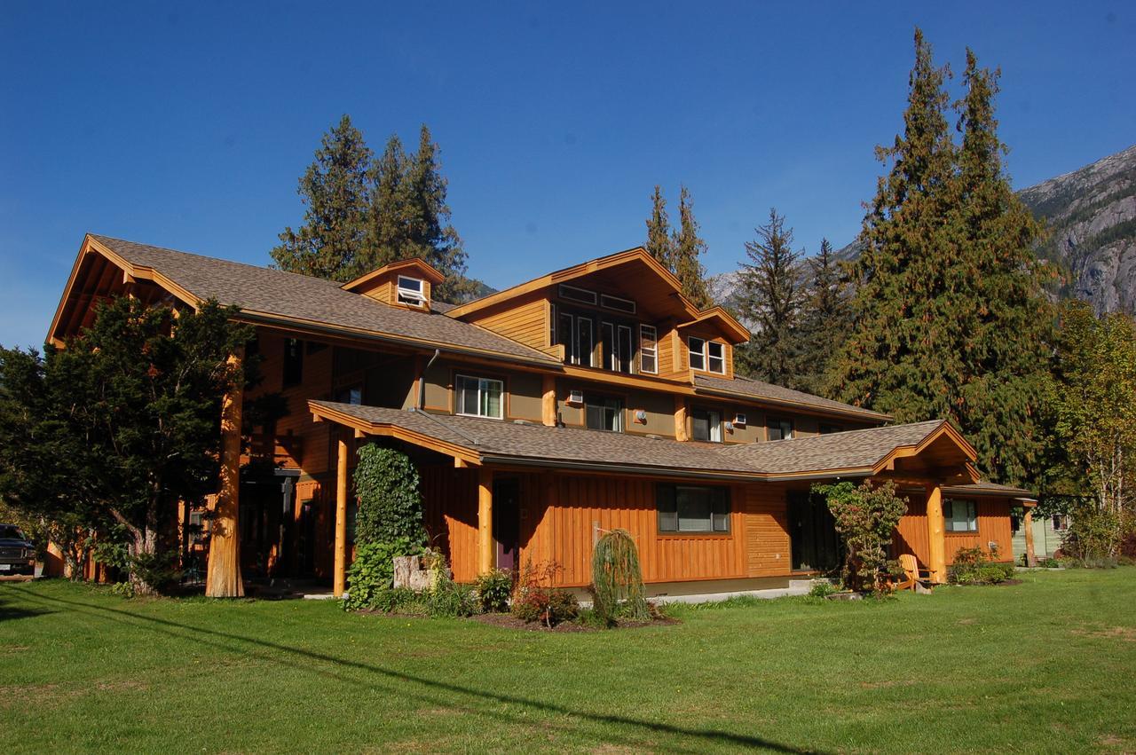 Bella Coola Mountain Lodge Hagensborg Exteriör bild