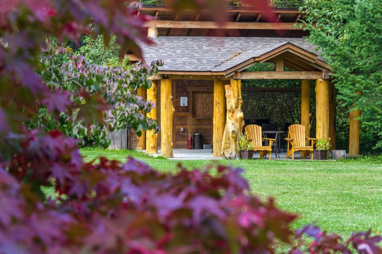 Bella Coola Mountain Lodge Hagensborg Exteriör bild
