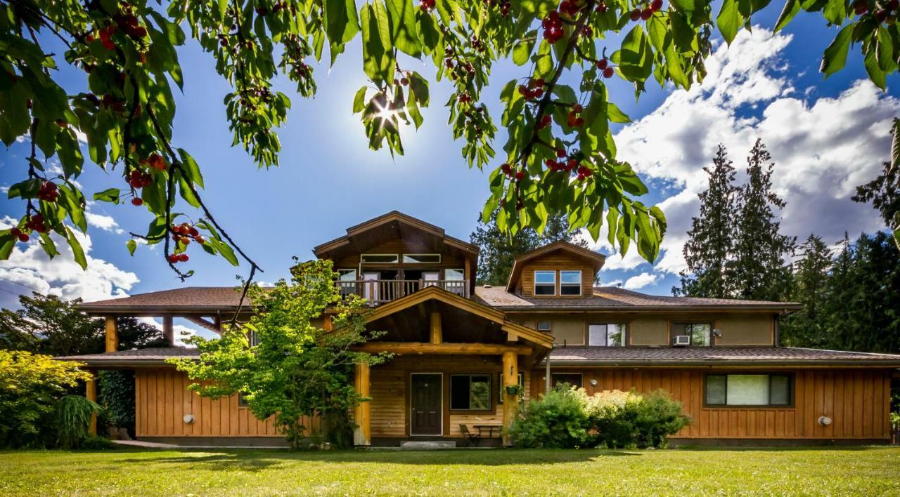 Bella Coola Mountain Lodge Hagensborg Exteriör bild